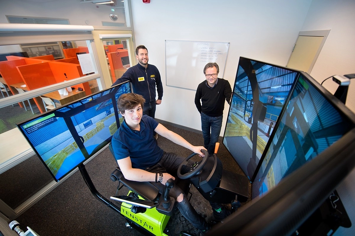Nieuwe heftrucksimulator van De Korenaer Deurne maakt leren leuk
